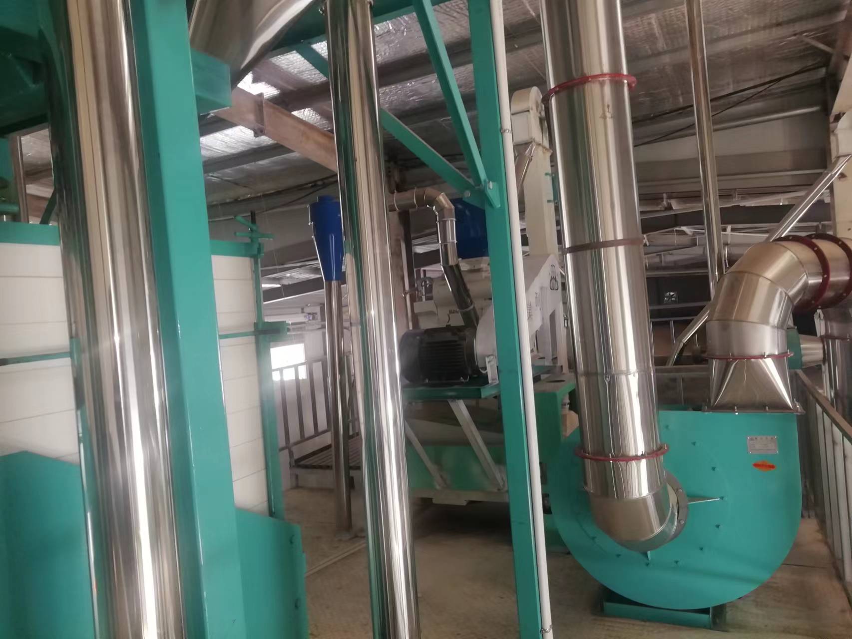 河南鶴壁市?？h六加二石磨面粉機(jī)