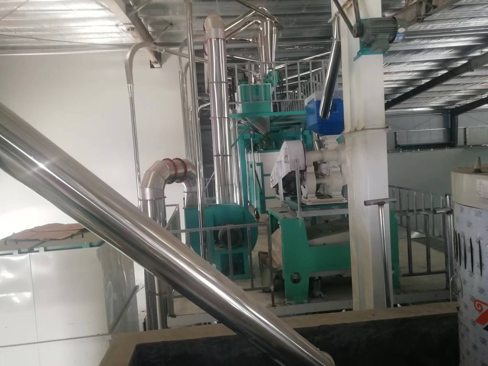 河南鶴壁市?？h六加二石磨面粉機(jī)