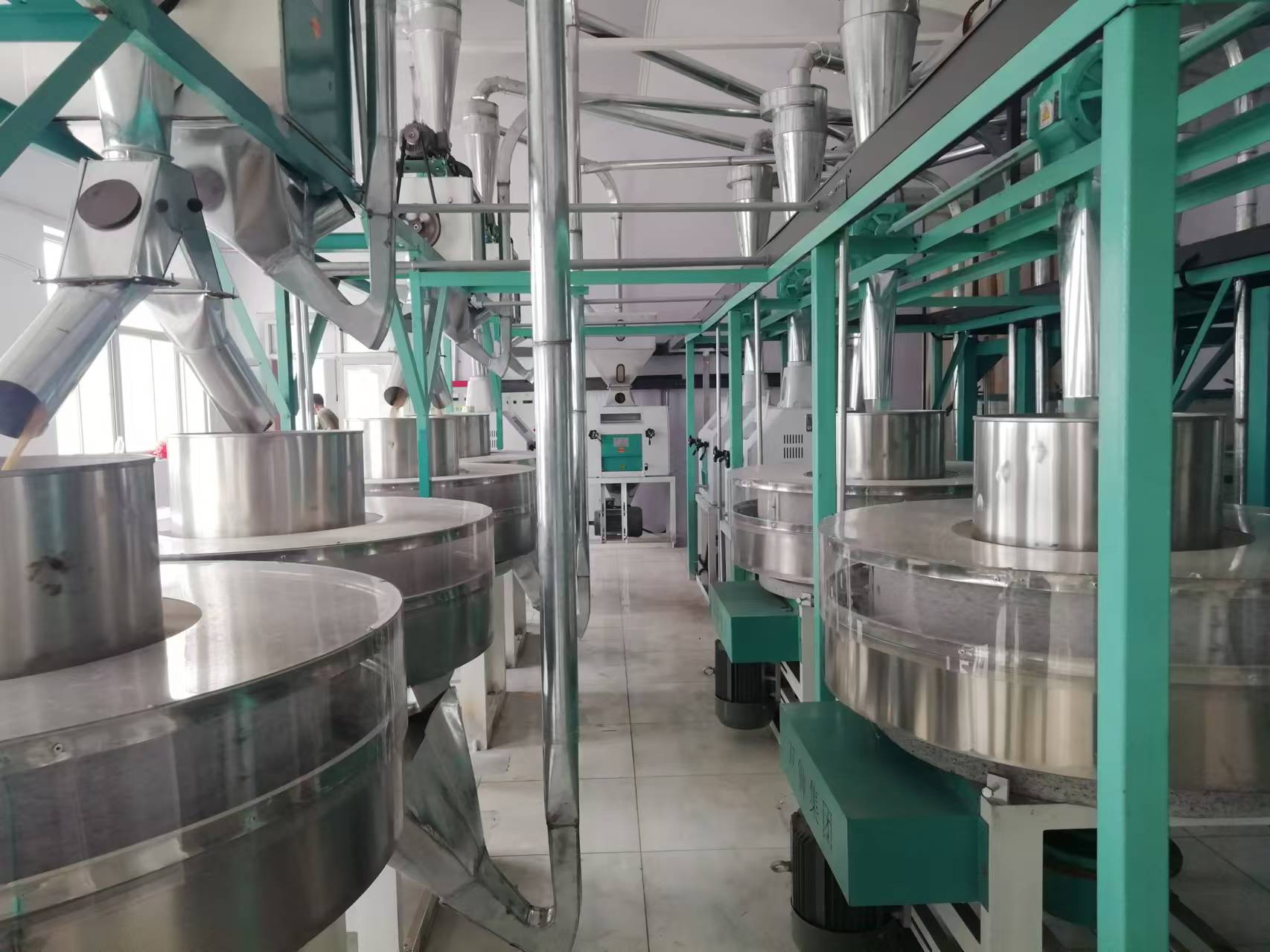 河北省黃驊市石磨面粉機(jī)生產(chǎn)線，日處理小麥30噸